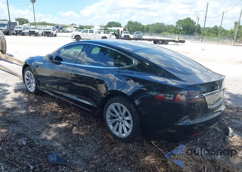 2017 Tesla Model S 60/75 z USA, uszkodzony, nr VIN 5YJSA1E13HF199359